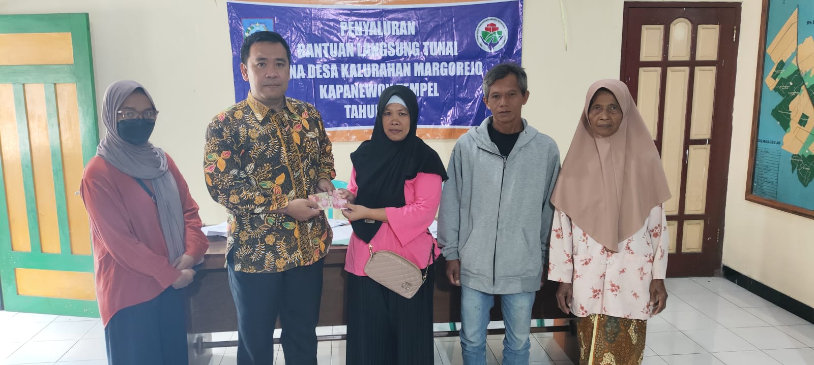 BLT DANA DESA SALUR 6