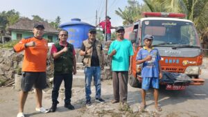 Kalurahan Margorejo Droping 5.000 Liter Air Bantu 33 Warga Ngebeng , Kolaborasi Kalurahan dan BPBD Jadi Penyangga Kebutuhan Dasar